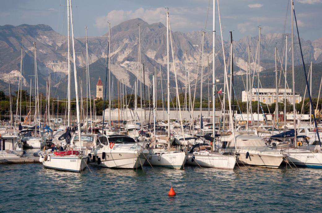 La Conchiglia A Marina Apartment Marina Di Carrara Ngoại thất bức ảnh