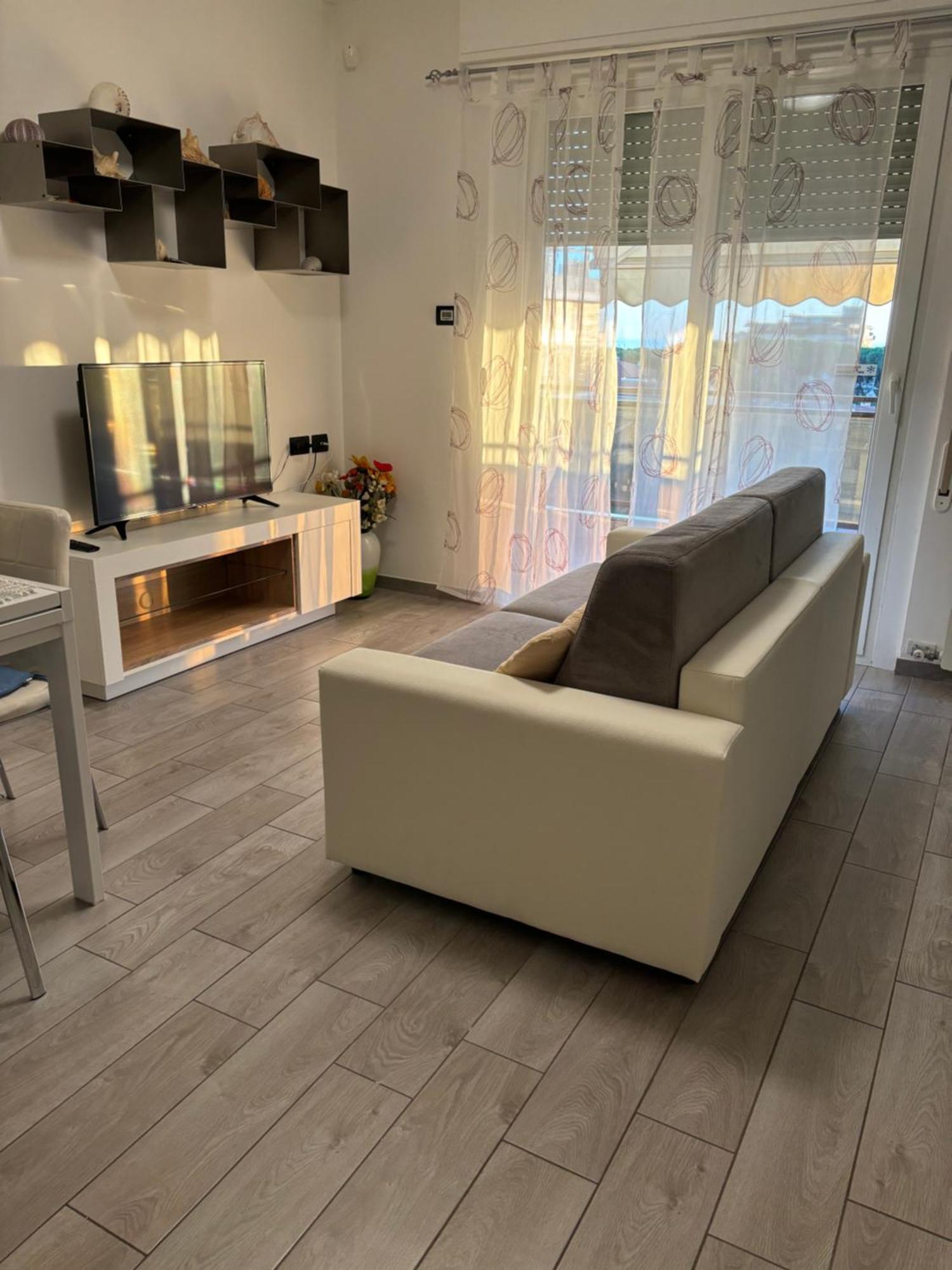 La Conchiglia A Marina Apartment Marina Di Carrara Ngoại thất bức ảnh